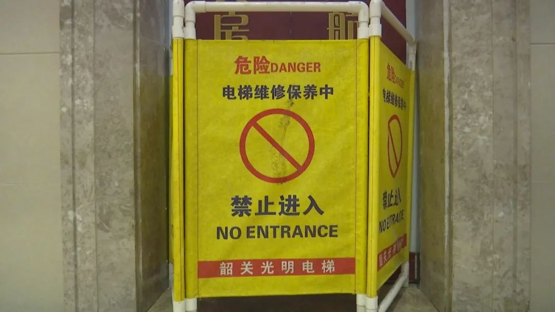 DƬ